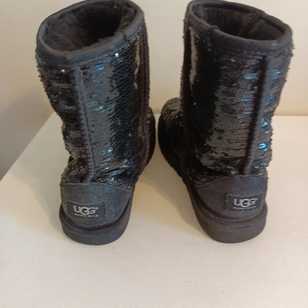 UGG size 7 black sequin boots S/N 3161